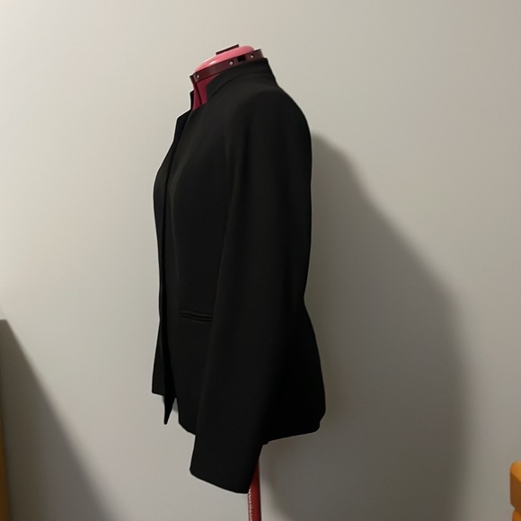 Women’s flat front black blazer - Picture 3 of 7